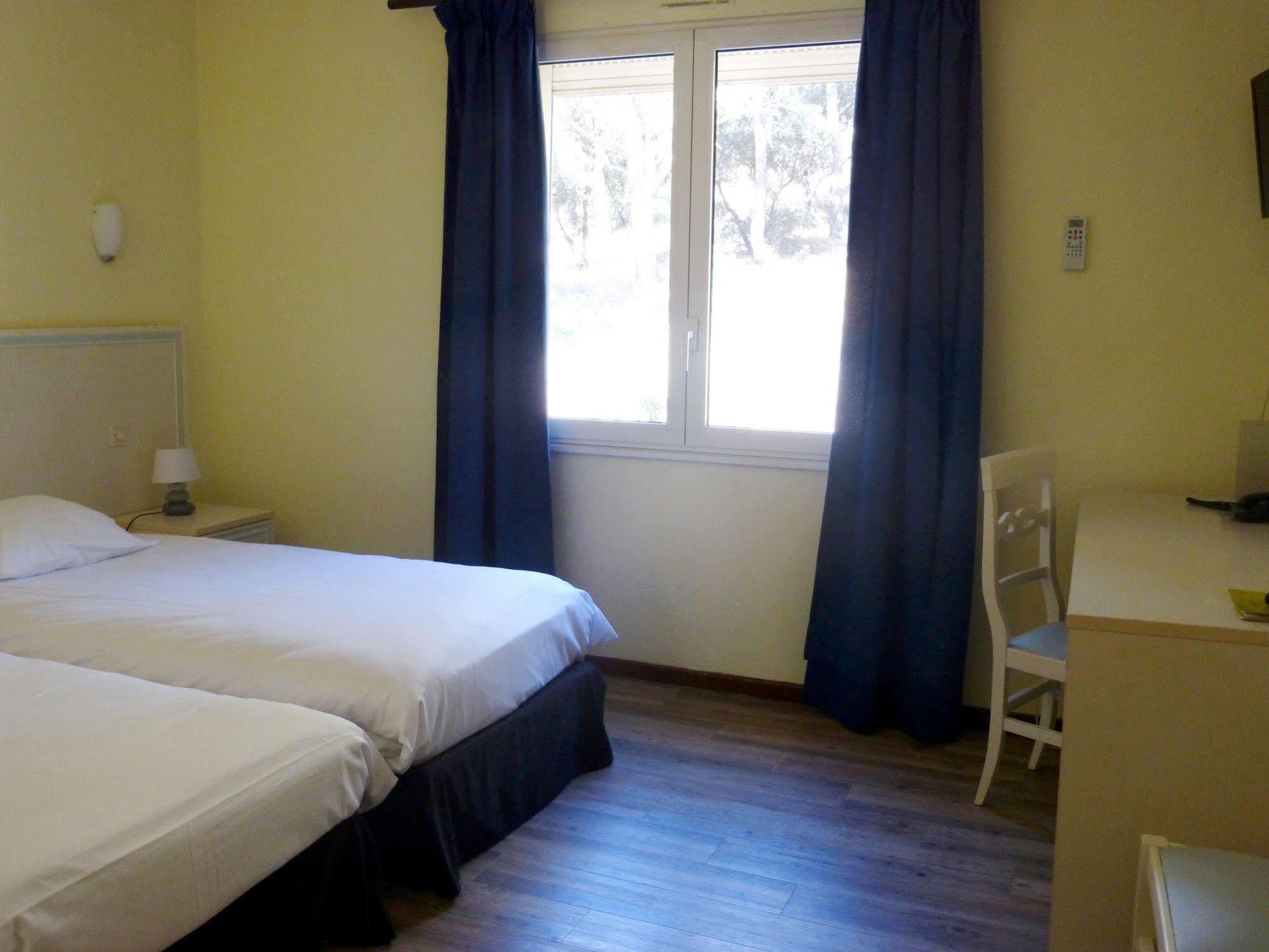 Best Western Domaine De Roquerousse Salon-de-Provence Exterior photo
