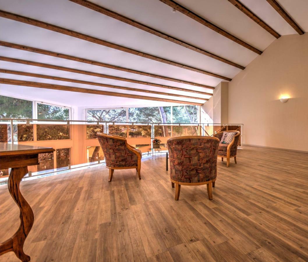 Best Western Domaine De Roquerousse Salon-de-Provence Exterior photo